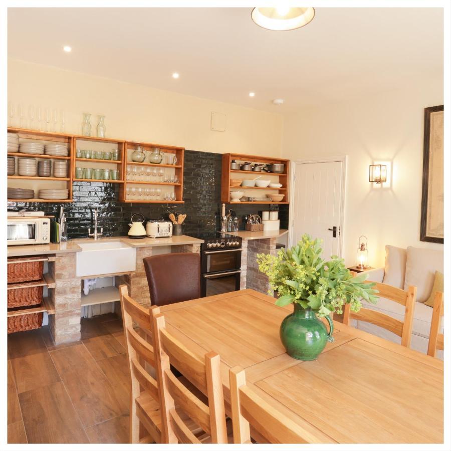 North Cadbury Court Coach Houses 외부 사진